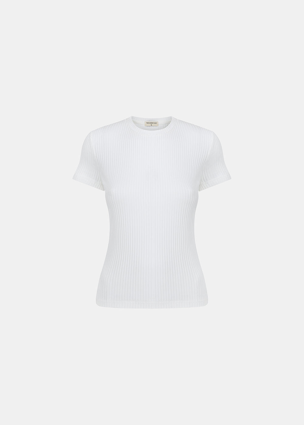 Biały T-shirt: jak odróżnić dobry basic od przeciętnego